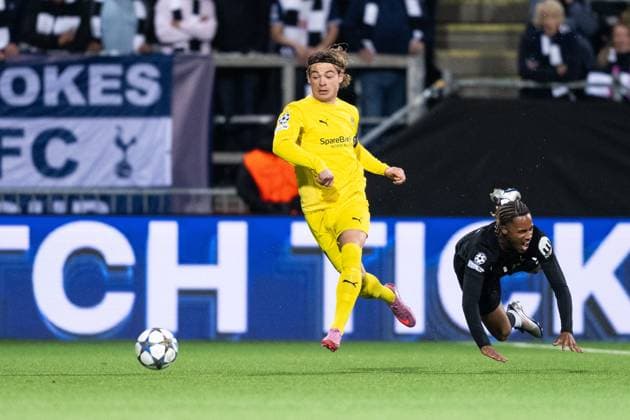 250930 Patrick Berg of Bodo Glimt and Wilson Odobert of Tottenham Hotspur during the UEFA Champions League football match between Bodo Glimt and Tottenham on September 30, 2025 in Bodo Photo Marius Simensen BILDBYRAN COP 238 MM0044 bbeng football fotball soccer uefa champions league mesterligaen bodo glimt tottenham hotspur spurs  Copyright: MARIUSxSIMENSEN BB250930BB818
