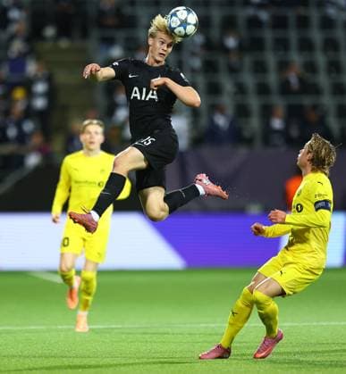 Lucas Bergvall of Tottenham Hotspur FK Bodo Glimt v Tottenham Hotspur, UEFA Champions League, Group Stage, Football, Aspmyra Stadion, Bodo, Norway - 30 Sep 2025Bodo Aspmyra Stadion Norway EDITORIAL USE ONLY No use with unauthorised audio, video, data, fixture lists, club league logos or live services. Online in-match use limited to 120 images, no video emulation. No use in betting, games or single club league player publications.  Copyright: xMichaelxZemanek Shutterstockx 15504026u