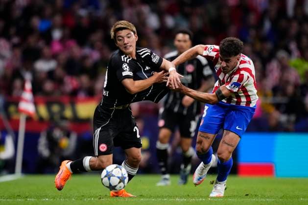 Atletico de Madrid v Eintracht Frankfurt - UEFA Champions League 2025 26 League Phase MD2 Ritsu Doan right winger of Eintracht Frankfurt and Japan and Matteo Ruggeri left-back of Atletico de Madrid and Italy compete for the ball during the UEFA Champions League 2025 26 League Phase MD2 match between Atletico de Madrid and Eintracht Frankfurt at Estadio Metropolitano on September 30, 2025 in Madrid, Spain. Madrid Spain  Copyright: xJosexBretonx originalFilename:bretonhernandez-atletico250930_npaMW.jpg