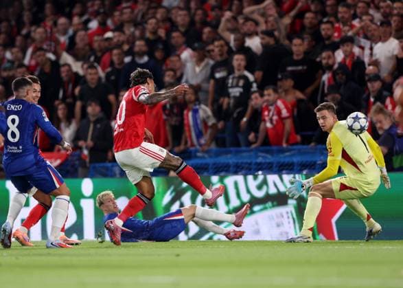 London, England, 30th September 2025. Richard Rios of Benfica scoring an own goal to put Chelsea 1-0 up during the Chelsea vs Benfica UEFA Champions League match at Stamford Bridge, London. Picture credit should read: David Klein Sportimage EDITORIAL USE ONLY. No use with unauthorised audio, video, data, fixture lists, club league logos or live services. Online in-match use limited to 120 images, no video emulation. No use in betting, games or single club league player publications. SPI_001_DK_Chelsea_Benfica SPI-4176-0001
