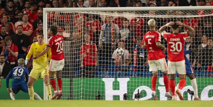 Chelsea v Benfica UEFA Champions League Chelsea score their first goal after an own goal Richard Rios (20) during the UEFA Champions League match at Stamford Bridge, London UK Newspapers OUT Copyright: xGraemexWilcocksonx FIL-22298-0047