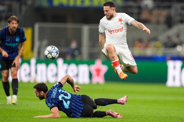 Slavia s Vasil Kusej fights for the ball with Inter Milan s Hakan Calhanoglu during the Uefa Champions League soccer match, between Inter and Salvia Prague at the San Siro Stadium in Milan, Italy - League phase Matchday 2 - September 30, 2025. - Soccer  Copyright: xFabioxFerrari LaPressex