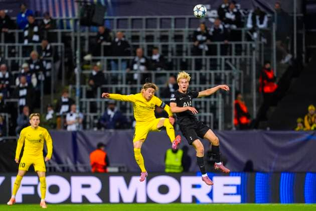UEFA Champions League 2025 2026 Bodo Glimt Tottenham Bodo 20250930 Bodo Glimts Patrick Berg left and Tottenhams Lucas Bergvall during the Champions League match between Bodo Glimt and Tottenham at Aspmyra Stadium Photo Lise Aserud NTB Bodo Norway EDITORIAL USE ONLY RESTRICTED USE FOR BETTING COMPANIES  Copyright: xLisexAserudx xNTBx