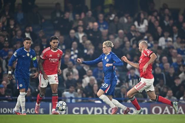 GB, London - 30 September 2025: Enzo Fernandez, Alejandro Garnacho of Chelsea F.C. and Richard Rios, Fredrik Aursnes of S.L. Benfica during the match between Chelsea FC and S.L. Benfica in UEFA Champions League 2025 26 League Phase MD2 at Stamford Bridge stadium in London, England. Photo Sebastian Frej Chelsea vs. S.L. Benfica - UEFA Champions League 2025 26 League Phase MD2 Copyright: xSebastianxFrejx