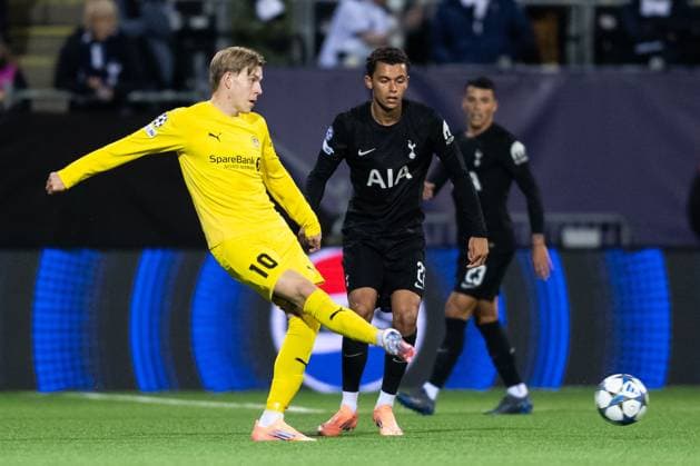 250930 Jens Petter Hauge of Bodo Glimt and Brennan Johnson of Tottenham Hotspur during the UEFA Champions League football match between Bodo Glimt and Tottenham on September 30, 2025 in Bodo Photo Marius Simensen BILDBYRAN COP 238 MM0044 bbeng football fotball soccer uefa champions league mesterligaen bodo glimt tottenham hotspur spurs  Copyright: MARIUSxSIMENSEN BB250930BB864