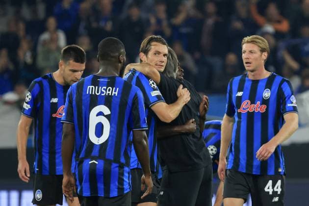 Atalanta v Club Brugge - UEFA Champions League BERGAMO, ITALY, SEPTEMBER 30: Ivan Juric (2nd R), head coach of Atalanta, celebrates with his players at the end of the League phase UEFA Champions League football match between Atalanta and Club Brugge at the Stadio di Bergamo, Italy, on September 30, 2025. Atalanta defeated Club Brugge 2-1. Riccardo De Luca Anadolu Bergamo Italy. Editorial use only. Please get in touch for any other usage.  Copyright: x2025xAnadoluxRiccardoxDexLucax