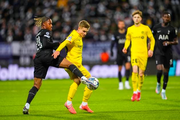 UEFA Champions League 2025 2026 Bodo Glimt Tottenham Bodo 20250930 Tottenhams Wilson Odobert left and Bodo Glimts Fredrik Sjovold during the Champions League match between Bodo Glimt and Tottenham at Aspmyra Stadium Photo Lise Aserud NTB Bodo Norway EDITORIAL USE ONLY RESTRICTED USE FOR BETTING COMPANIES  Copyright: xLisexAserudx xNTBx