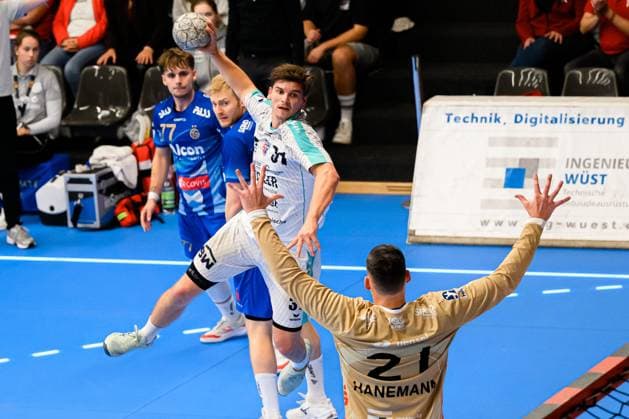 Grosswallstadt 2 HBL 25 26 TV Grosswallstadt SG BBM Bietigheim Alexander Pfeifer Bietigheim , Torhueter Stefan Hanemann TV Grosswallstadt Elsenfeld Untermainhalle Bayern Germany