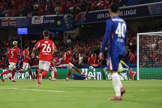 Chelsea v Benfica Champions League 30 09 2025. GOAL 1-0 Richard Rios of Benfica scores an own goal during the Champions League match between Chelsea and Benfica at Stamford Bridge, London, England on 30 September 2025. London Stamford Bridge Greater London England Editorial use only , Copyright: xPaulxPhelanx PSI-22953-0018