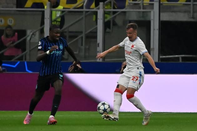 Marcus Thuram and Tomas Vlcek during the Uefa Champions League football match beetween Fc Internazionale and Sk Slavia Praha at Stadio Giuseppe Meazza on September 30 2025 in Milano, Italy  Copyright: xAndreaxRosito IPAxSportx xipa-agency.netx xx IPA_65973982 IPA_Agency_IPA65973982