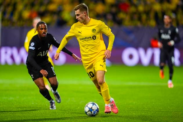 UEFA Champions League 2025 2026 Bodo Glimt Tottenham Bodo 20250930 Tottenhams Wilson Odobert left and Bodo Glimts Fredrik Sjovold during the Champions League match between Bodo Glimt and Tottenham at Aspmyra Stadium Photo Lise Aserud NTB Bodo Norway EDITORIAL USE ONLY RESTRICTED USE FOR BETTING COMPANIES  Copyright: xLisexAserudx xNTBx
