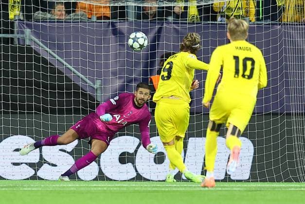 Kasper Hogh of Bodo Glimt shoots high from penalty kick FK Bodo Glimt v Tottenham Hotspur, UEFA Champions League, Group Stage, Football, Aspmyra Stadion, Bodo, Norway - 30 Sep 2025Bodo Aspmyra Stadion Norway EDITORIAL USE ONLY No use with unauthorised audio, video, data, fixture lists, club league logos or live services. Online in-match use limited to 120 images, no video emulation. No use in betting, games or single club league player publications.  Copyright: xMichaelxZemanek Shutterstockx 15504026w