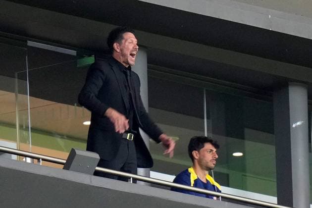 30.09.2025, xjhx, Fussball UEFA Champions League, Atletico Madrid - Eintracht Frankfurt v.l. Trainer Diego Simeone (Atletico Madrid) (UEFA REGULATIONS PROHIBIT ANY USE OF PHOTOGRAPHS as IMAGE SEQUENCES and or QUASI-VIDEO) Madrid *** 30 09 2025, xjhx, Football UEFA Champions League, Atletico Madrid Eintracht Frankfurt v l Coach Diego Simeone Atletico Madrid UEFA REGULATIONS PROHIBIT ANY USE OF PHOTOGRAPHS as IMAGE SEQUENCES and or QUASI VIDEO Madrid