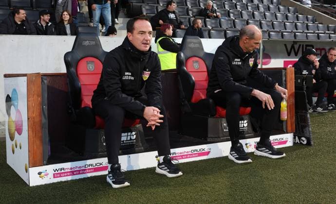 BAU 30 09 2025 Aspach Football VfB Stuttgart II vs SV Wehen Wiesbaden, from left coach Nico Willig, co-coach Oliver Barth VfB II