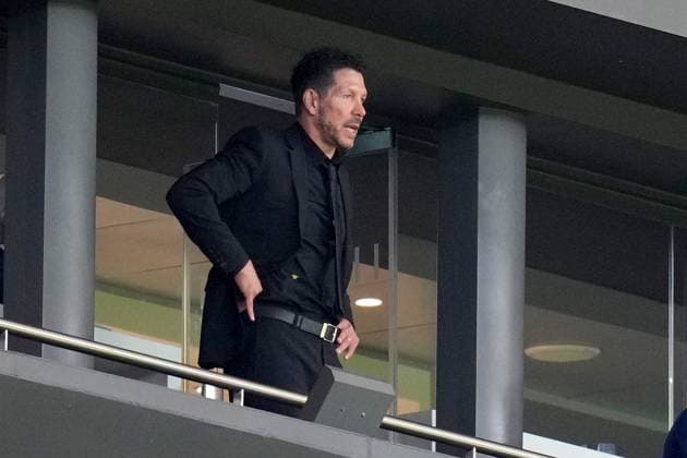 30 09 2025, xjhx, Football UEFA Champions League, Atletico Madrid Eintracht Frankfurt v l Coach Diego Simeone Atletico Madrid UEFA REGULATIONS PROHIBIT ANY USE OF PHOTOGRAPHS as IMAGE SEQUENCES and or QUASI VIDEO Madrid