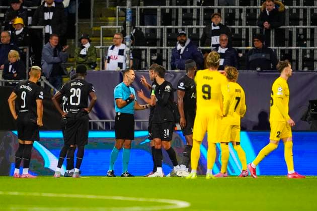 UEFA Champions League 2025 2026 Bodo Glimt Tottenham Bodo 20250930 Referee Ivan Kruzliak awards a penalty to Bodo Glimt during the Champions League match between Bodo Glimt and Tottenham at Aspmyra Stadium Photo Lise Aserud NTB Bodo Norway EDITORIAL USE ONLY RESTRICTED USE FOR BETTING COMPANIES  Copyright: xLisexAserudx xNTBx