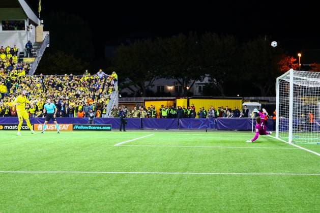 UEFA Champions League 2025 2026 Bodo Glimt Tottenham Bodo 20250930 Bodo Glimts Kasper Hogh misses a penalty during the Champions League match between Bodo Glimt and Tottenham at Aspmyra Stadium Photo Mats Torbergsen NTB Bodo Norway EDITORIAL USE ONLY RESTRICTED USE FOR BETTING COMPANIES  Copyright: xMatsxTorbergsenx xNTBx