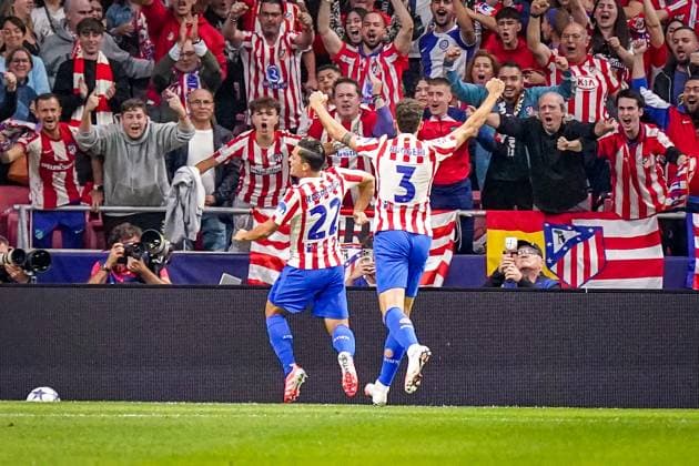 UEFA Champions League 2025 26, Matchday 2 Atletico Madrid vs Eintracht Frankfurt Riyadh Air Metropolitano Madrid, Spain Goal and goal celebration for 1-0 by Giacomo Raspadori Atletico Madrid, 22 Joy, emotion, jubilation among the fans Copyright: xJOERANxSTEINSIEKx