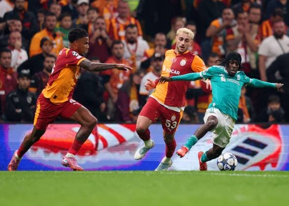 Jeremie Frimpong of Liverpool is challenged by Baris Alper Yilmaz of Galatasaray Galatasaray v Liverpool, UEFA Champions League, Group Stage, Football, RAMS Park, Istanbul, Turkey - 30 Sep 2025Istanbul RAMS Park Turkey EDITORIAL USE ONLY No use with unauthorised audio, video, data, fixture lists, club league logos or live services. Online in-match use limited to 120 images, no video emulation. No use in betting, games or single club league player publications.  Copyright: xRaddadxJebarah Shutterstockx 15504034ay