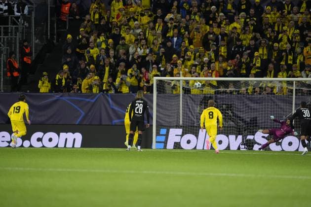 UEFA Champions League 2025 2026 Bodo Glimt Tottenham Bodo 20250930 Bodo Glimts Kasper Hogh with a penalty kick over the goal during the Champions League match between Bodo Glimt and Tottenham at Aspmyra Stadium Photo Lise Aserud NTB Bodo Norway EDITORIAL USE ONLY RESTRICTED USE FOR BETTING COMPANIES  Copyright: xLisexAserudx xNTBx