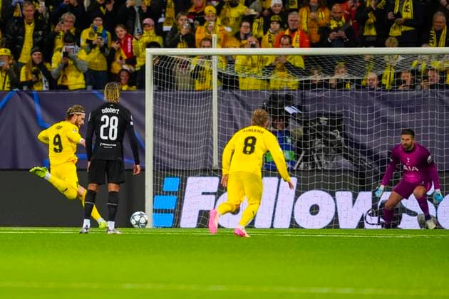 UEFA Champions League 2025 2026 Bodo Glimt Tottenham Bodo 20250930 Bodo Glimts Kasper Hogh with a penalty kick over the goal during the Champions League match between Bodo Glimt and Tottenham at Aspmyra Stadium Photo Lise Aserud NTB Bodo Norway EDITORIAL USE ONLY RESTRICTED USE FOR BETTING COMPANIES  Copyright: xLisexAserudx xNTBx
