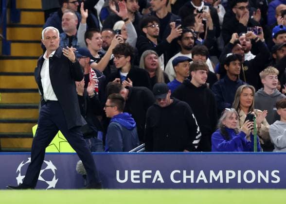 London, England, 30th September 2025.Jose Mourinho manager of Benfica during the Chelsea vs Benfica UEFA Champions League match at Stamford Bridge, London. Picture credit should read: David Klein Sportimage EDITORIAL USE ONLY. No use with unauthorised audio, video, data, fixture lists, club league logos or live services. Online in-match use limited to 120 images, no video emulation. No use in betting, games or single club league player publications. SPI_014_DK_Chelsea_Benfica SPI-4176-0014
