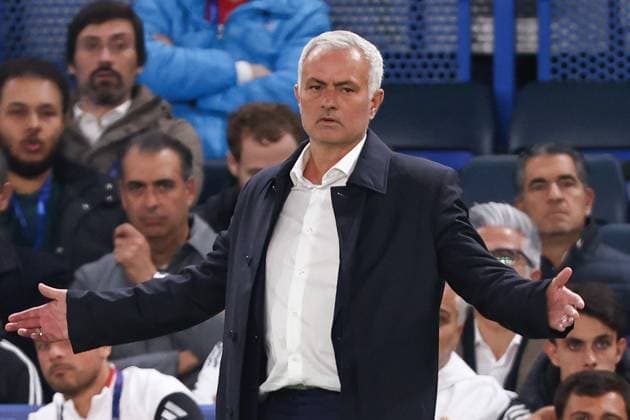 Chelsea v Benfica Champions League 30 09 2025. Benfica Manager JosÃ Mourinho reacts to his player getting a yellow card during the Champions League match between Chelsea and Benfica at Stamford Bridge, London, England on 30 September 2025. London Stamford Bridge Greater London England Editorial use only , Copyright: xPaulxPhelanx PSI-22953-0020