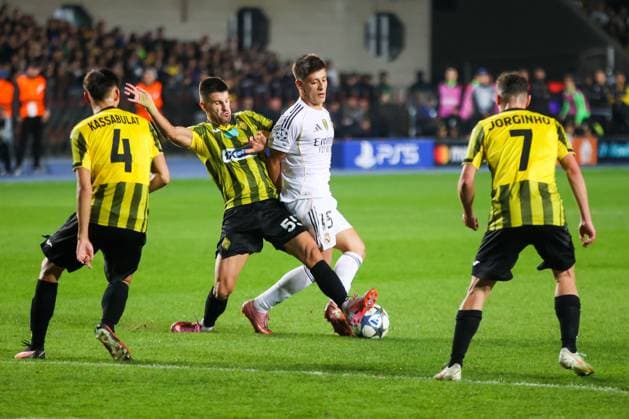 KAZAKHSTAN, ALMATY - SEPTEMBER 30, 2025: FC Kairatâ€™s Damir Kasabulat, Valery Gromyko, Real Madridâ€™s Arda Guler and FC Kairat s Jorginho (L-R) in a 2025-26 UEFA Champions League League Phase Matchday 2 football match between FC Kairat and Real Madrid at Central Stadium. Alikhan Sariyev TASS  84473361