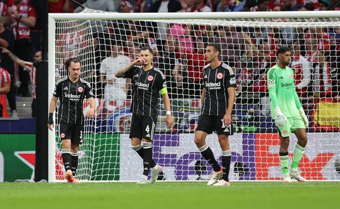 30 09 2025, Football UEFA Champions League, Atletico Madrid Eintracht Frankfurt, v l , Arthur Theate Eintracht Frankfurt , Robin Koch Eintracht Frankfurt , Ellyes Skhiri Eintracht Frankfurt enttaeuscht, looking disappointed, dissapointed, sad, frustrated, frustrated, frustrated after the 3 0 by Antoine Griezmann Atletico Madrid DFL DFB REGULATIONS PROHIBIT ANY USE OF PHOTOGRAPHS AS IMAGE SEQUENCES AND OR QUASI VIDEO xdcx Copyright: HMBxMedia Claus
