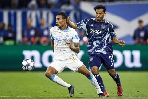 MARSEILLE - (l-r) Mason Greenwood of Olympique Marseille, Owen Wijndal of Ajax during the UEFA Champions League match between Olympique Marseille and Ajax at the Stade Velodrome on September 30, 2025, in Marseille, France. ANP MAURICE VAN STEEN xVIxANPxSportx xxANPxIVx 537972828 originalFilename: 537972828.jpg