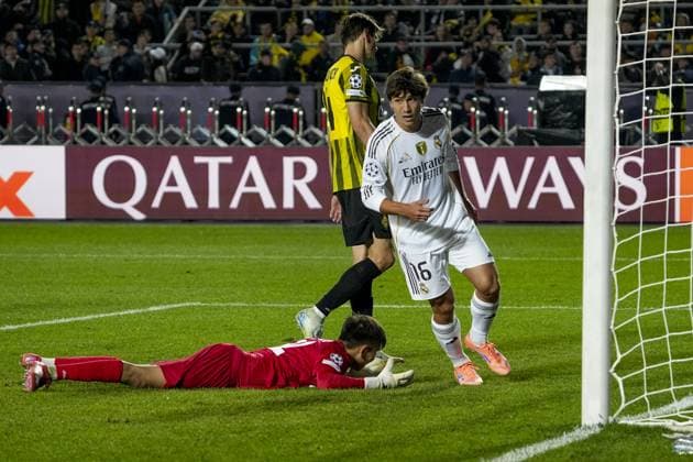 Kairat Almaty v Real Madrid - UEFA Champions League ALMATY, KAZAKHSTAN - SEPTEMBER 30: Real Madrid’s Gonzalo Garcia (16) battles for the ball with Kairat Almaty s Sherkhan Kalmurza (82) during the UEFA Champions League group stage match between Kairat Almaty and Real Madrid at Almaty Ortalyk Stadion in Almaty, Kazakhstan on September 30, 2025. Turar Kazangapov Anadolu Almaty Kazakhstan. Editorial use only. Please get in touch for any other usage.  Copyright: x2025xAnadoluxTurarxKazangapovx