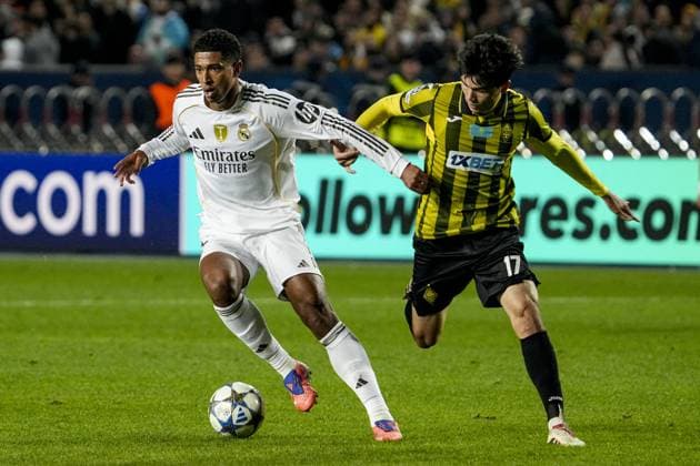 Kairat Almaty v Real Madrid - UEFA Champions League ALMATY, KAZAKHSTAN - SEPTEMBER 30: Real Madrid’s Jude Bellingham (5) battles for the ball with Kairat Almaty s Olzhas Baybek (17) during the UEFA Champions League group stage match between Kairat Almaty and Real Madrid at Almaty Ortalyk Stadion in Almaty, Kazakhstan on September 30, 2025. Turar Kazangapov Anadolu Almaty Kazakhstan. Editorial use only. Please get in touch for any other usage.  Copyright: x2025xAnadoluxTurarxKazangapovx