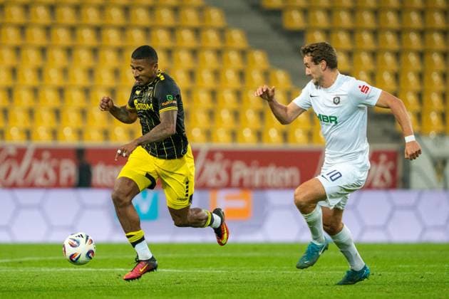 On the ball Florian Heister Alemannia Aachen, 19 behind Julian Guenther Schmidt Erzgebirge Aue, 10 Alemannia Aachen vs Erzgebirge Aue, Football, 3 Liga, Matchday 9, Season 2025 2026, 30 09 2025 DFB REGULATIONS PROHIBIT ANY USE OF PHOTOGRAPHS AS IMAGE SEQUENCES AND OR QUASI VIDEO Alemannia Aachen vs Erzgebirge Aue, Football, 3 Liga, Matchday 9, Season 2025 2026, 30 09 2025 Aachen Copyright: xEibner-Pressefoto J.xDerondeaux EP_JDU