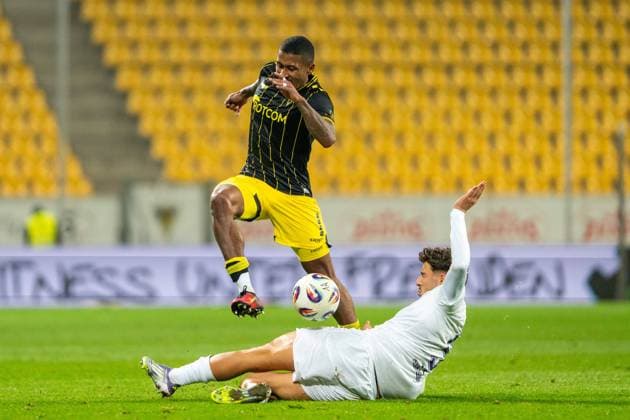 Graetsche by Luan Simnica Erzgebirge Aue, 05 to Florian Heister Alemannia Aachen, 19 Alemannia Aachen vs Erzgebirge Aue, Football, 3 Liga, Matchday 9, Season 2025 2026, 30 09 2025 DFB REGULATIONS PROHIBIT ANY USE OF PHOTOGRAPHS AS IMAGE SEQUENCES AND OR QUASI VIDEO Alemannia Aachen vs Erzgebirge Aue, Football, 3 Liga, Matchday 9, Season 2025 2026, 30 09 2025 Aachen Copyright: xEibner-Pressefoto J.xDerondeaux EP_JDU