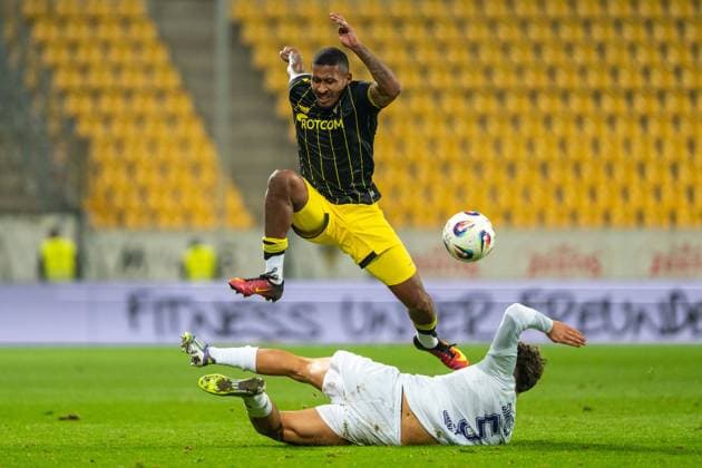 Graetsche by Luan Simnica Erzgebirge Aue, 05 to Florian Heister Alemannia Aachen, 19 Alemannia Aachen vs Erzgebirge Aue, Football, 3 Liga, Matchday 9, Season 2025 2026, 30 09 2025 DFB REGULATIONS PROHIBIT ANY USE OF PHOTOGRAPHS AS IMAGE SEQUENCES AND OR QUASI VIDEO Alemannia Aachen vs Erzgebirge Aue, Football, 3 Liga, Matchday 9, Season 2025 2026, 30 09 2025 Aachen Copyright: xEibner-Pressefoto J.xDerondeaux EP_JDU