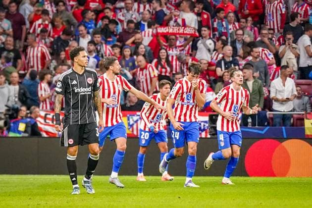 UEFA Champions League 2025 26, Matchday 2 Atletico Madrid vs Eintracht Frankfurt Riyadh Air Metropolitano Madrid, Spain Goal and goal celebration for 3-0 by Antoine Griezmann Atletico Madrid, 7 Joy, emotion, jubilation Nnamdi Collins Eintracht Frankfurt, 34 Disappointed Copyright: xJOERANxSTEINSIEKx
