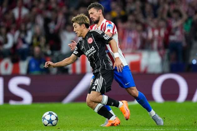ESP: Atletico de Madrid - Eintracth Frankfurt. UEFA Champions League. Matchday 2. Clement Lenglet of Atletico de Madrid and Ritsu Doan of Eintracht Frankfurt during the UEFA Champions League match, between Atletico de Madrid and Eintracth Frankfurt, matchday 2, played at Riyadh Air Mertropolitano Stadium on September 30, 2025 in Madrid, Spain. kpng Copyright: xCesarxCebollax xPRESSINx PS_250930_ATM_EIN_2526_058