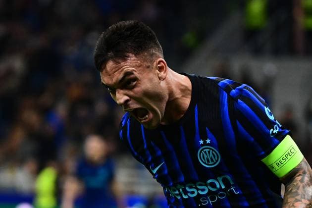 Inter Milan vs Slavia Prague - UEFA Champions League MILAN, ITALY - SEPTEMBER 30: Lautaro Martinez of Inter Milan celebrates after scoring his team first goal during the UEFA Champions League football match Inter Milan vs Slavia Prague at San Siro Stadium in Milan, Italy on September 30, 2025 Piero Cruciatti Anadolu Milano Italy. Editorial use only. Please get in touch for any other usage.  Copyright: x2025xAnadoluxPieroxCruciattix