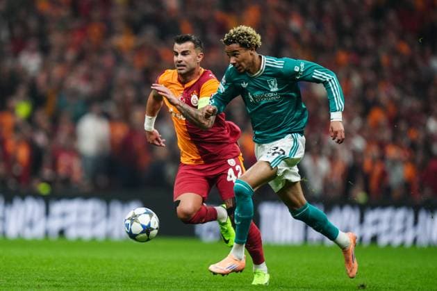 Galatasaray - Liverpool ISTANBUL, TURKIYE - SEPTEMBER 30: Abdulkerim Bardakci of Galatasaray in action against Hugo Ekitike of Liverpool during the UEFA Champions League week 2 match between Galatasaray and Liverpool at RAMS Park in Istanbul, Turkiye, on September 30, 2025. Hakan Akgun Anadolu Istanbul Turkey. Editorial use only. Please get in touch for any other usage.  Copyright: x2025xAnadoluxHakanxAkgunx