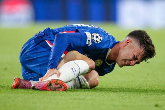 Facundo Buonanotte of Chelsea pictured on the floor in pain Chelsea FC v SL Benfica, Football, UEFA Champions League - League Stage, Stamford Bridge, London, UK, 30 09 25 Editorial use only  Copyright: xAnthonyxHanc Shutterstockx 15511739u
