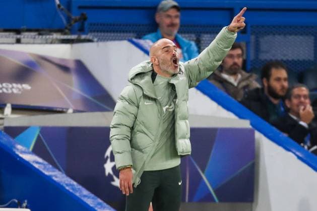 Enzo Maresca, Head Coach of Chelsea, is pictured shouting to his players during the match Chelsea FC v SL Benfica, Football, UEFA Champions League - League Stage, Stamford Bridge, London, UK, 30 09 25 Editorial use only  Copyright: xAnthonyxHanc Shutterstockx 15511739n