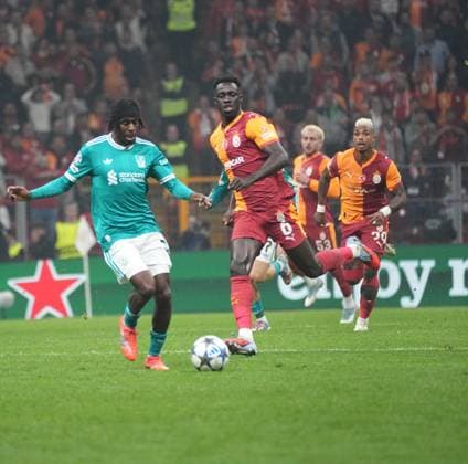 Jeremie Frimpong (L) and Davinson Sanchez (R), during group phase match between Galatasaray and Liverpool in Istanbul, Turkiye, 30 September 2025. ( Copyright: DepoxPhotos 18846361