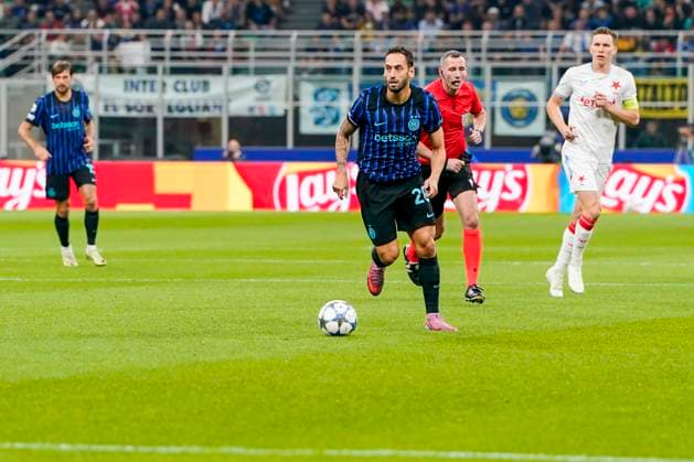 30 09 2025, Milan, Stadio Meazza, UEFA Champions League Inter Slavia Praga, Hakan Calhanoflu of Inter in action Milan Stadio Meazza Lombardy Italy Copyright: xJustPictures.ch JarixPestelaccix jp-en-JaPe-JP4_JAR_Inter_Praha_30Sept2025_0074