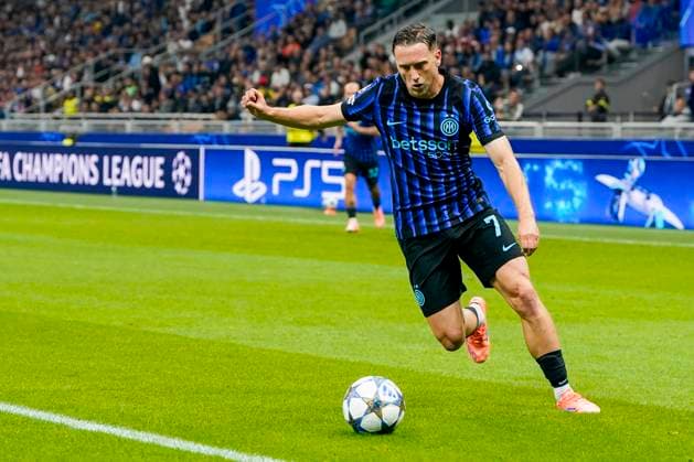 30 09 2025, Milan, Stadio Meazza, UEFA Champions League Inter Slavia Praga, Piotr Zielinski of Inter in action Milan Stadio Meazza Lombardy Italy Copyright: xJustPictures.ch JarixPestelaccix jp-en-JaPe-JP4_JAR_Inter_Praha_30Sept2025_0085