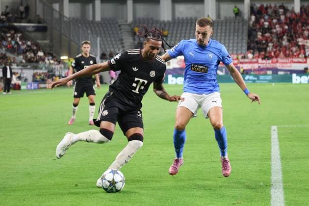 Michael Olise Bayern Muenchen 17 , Mislav Orsic Pafos 17 , CYP, FC Pafos FC Bayern Muenchen, Football, Champions League, Matchday 2, Season 2025 2026, 30 09 2025 CYP, FC Pafos FC Bayern Muenchen, Football, Champions League, Matchday 2, Season 2025 2026, 30 09 2025 Limassol Copyright: xEibner-Pressefoto JoergxNiebergax EP_JNL