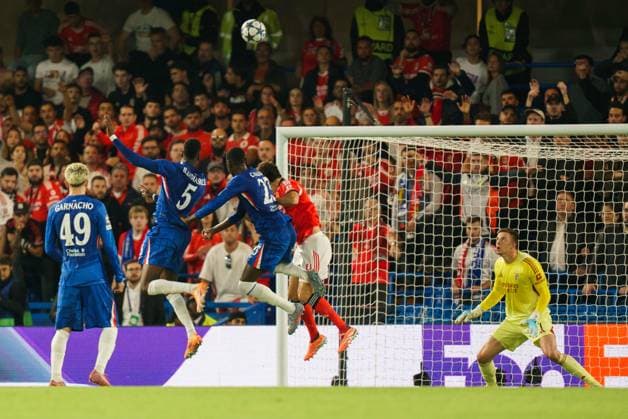 Chelsea FC v SL Benfica, Champions League Benoit Badiashile of Chelsea heading the ball towards goal during the Chelsea FC v SL Benfica UEFA Champions League Round One League Stage match at Stamford Bridge, London, England, United Kingdom on 30 September 2025 Credit: Dylan Hepworth Every Second Media Editorial use only. All images are copyright Every Second Media Limited. No images may be reproduced without prior permission. Copyright: xIMAGO EveryxSecondxMediax ESM-1604-0066 DylanxHepworthx xEveryxSecondxMediax