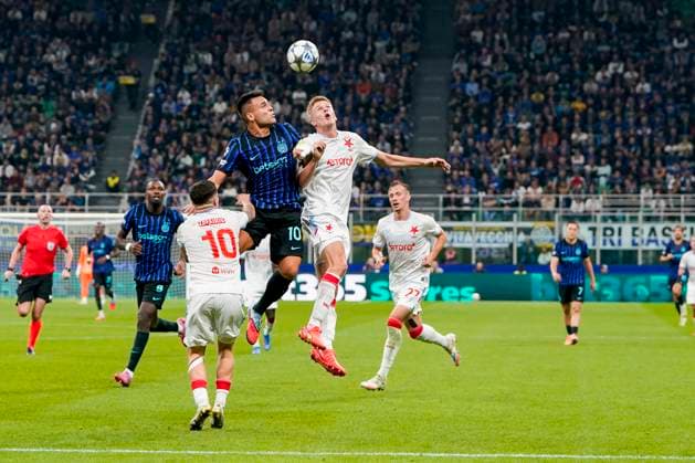 30 09 2025, Milan, Stadio Meazza, UEFA Champions League Inter Slavia Praga, Lautaro Martinez of Inter against David Zima of Slavia Praha Milan Stadio Meazza Lombardy Italy Copyright: xJustPictures.ch JarixPestelaccix jp-en-JaPe-JP4_JAR_Inter_Praha_30Sept2025_0163