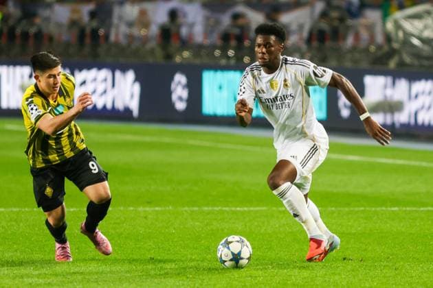 KAZAKHSTAN, ALMATY - SEPTEMBER 30, 2025: FC Kairatâ€™s Dastan Satpayev (L) and Real Madridâ€™s Vinicius Junior in a 2025-26 UEFA Champions League League Phase Matchday 2 football match between FC Kairat and Real Madrid at Central Stadium. Alikhan Sariyev TASS  84474188