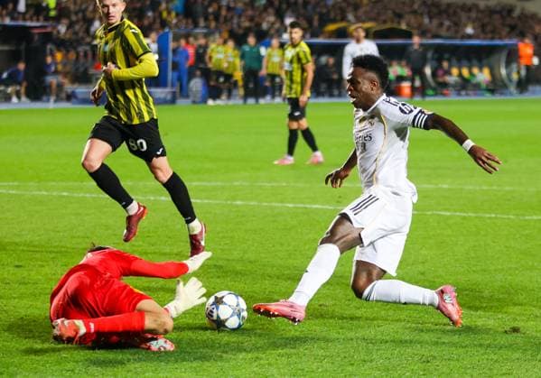 KAZAKHSTAN, ALMATY - SEPTEMBER 30, 2025: Real Madridâ€™s Vinicius Junior (R) in a 2025-26 UEFA Champions League League Phase Matchday 2 football match between FC Kairat and Real Madrid at Central Stadium. Alikhan Sariyev TASS  84474364