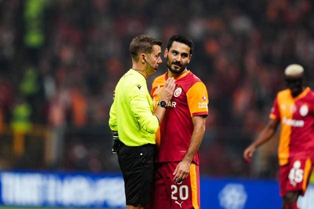 Galatasaray v Liverpool - UEFA Champions League ISTANBUL, TURKIYE - SEPTEMBER 30: Ilkay Gundogan (R) of Galatasaray speaks with referee Clement Turpin during the UEFA Champions League week 2 match between Galatasaray and Liverpool at RAMS Park in Istanbul, Turkiye, on September 30, 2025. Hakan Akgun Anadolu Istanbul Turkey. Editorial use only. Please get in touch for any other usage.  Copyright: x2025xAnadoluxHakanxAkgunx